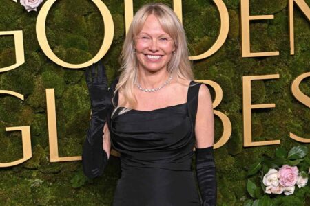 Pamela Anderson stava per essere “uccisa su un aereo” a causa di uno scambio di persona Pamela Anderson ai Golden Globes 2025