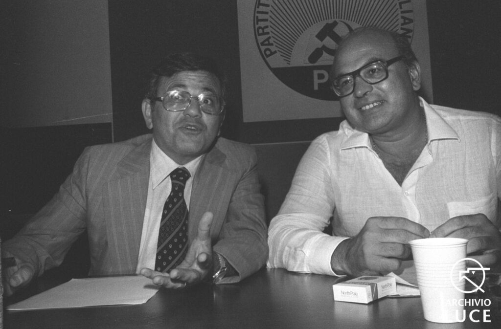 Vincenzo Balzamo con Bettino Craxi. Foto di Amoruso/Archivio Istituto Luce.