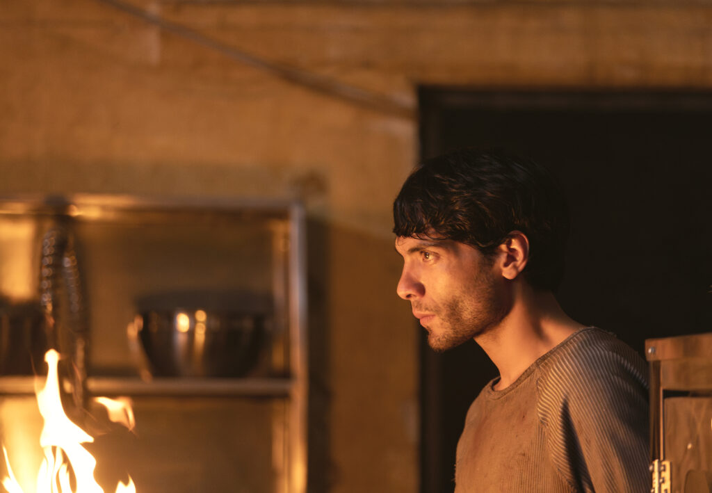 Cella 211, la recensione: Un’avventura carceraria che non colpisce quanto potrebbe Una scena di Cella 211 (fonte: Netflix)