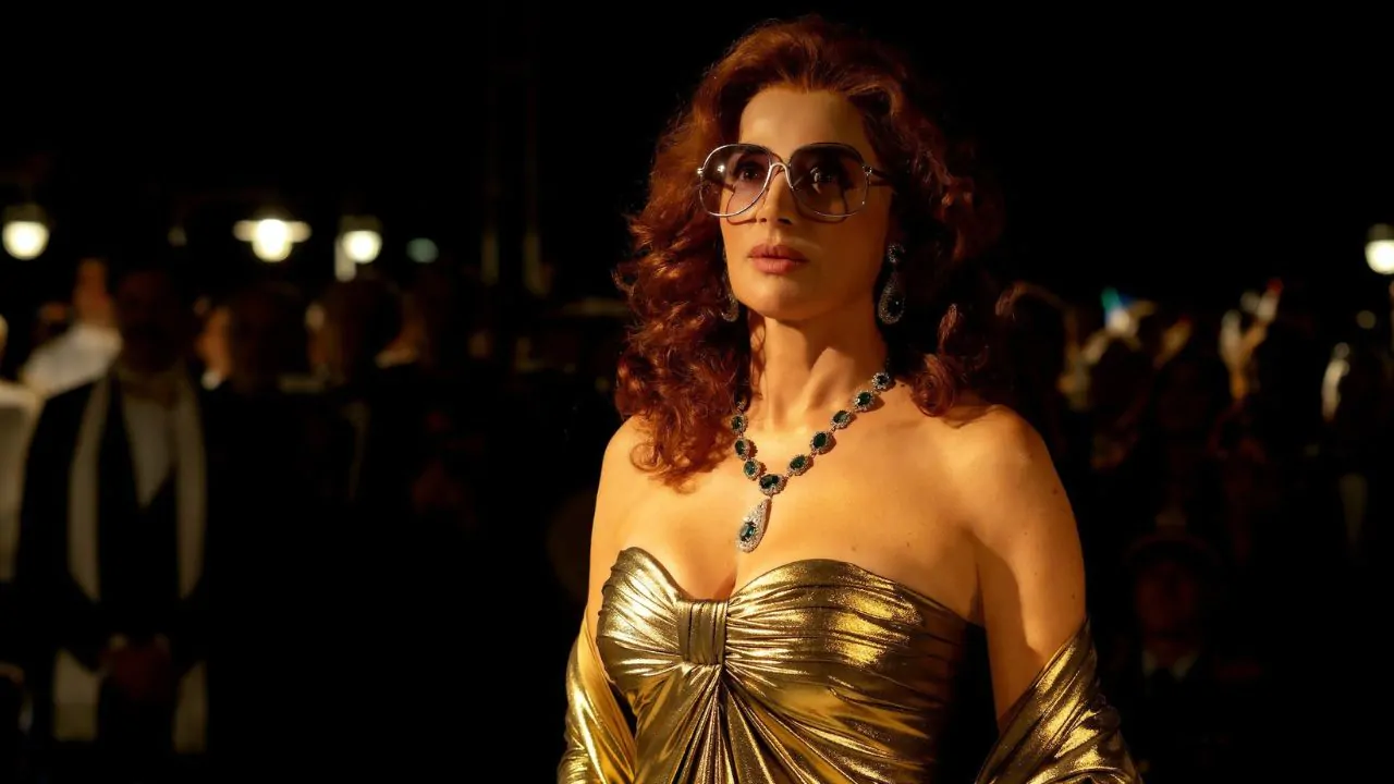 Luisa Ranieri è Greta Cool in Parthenope. 