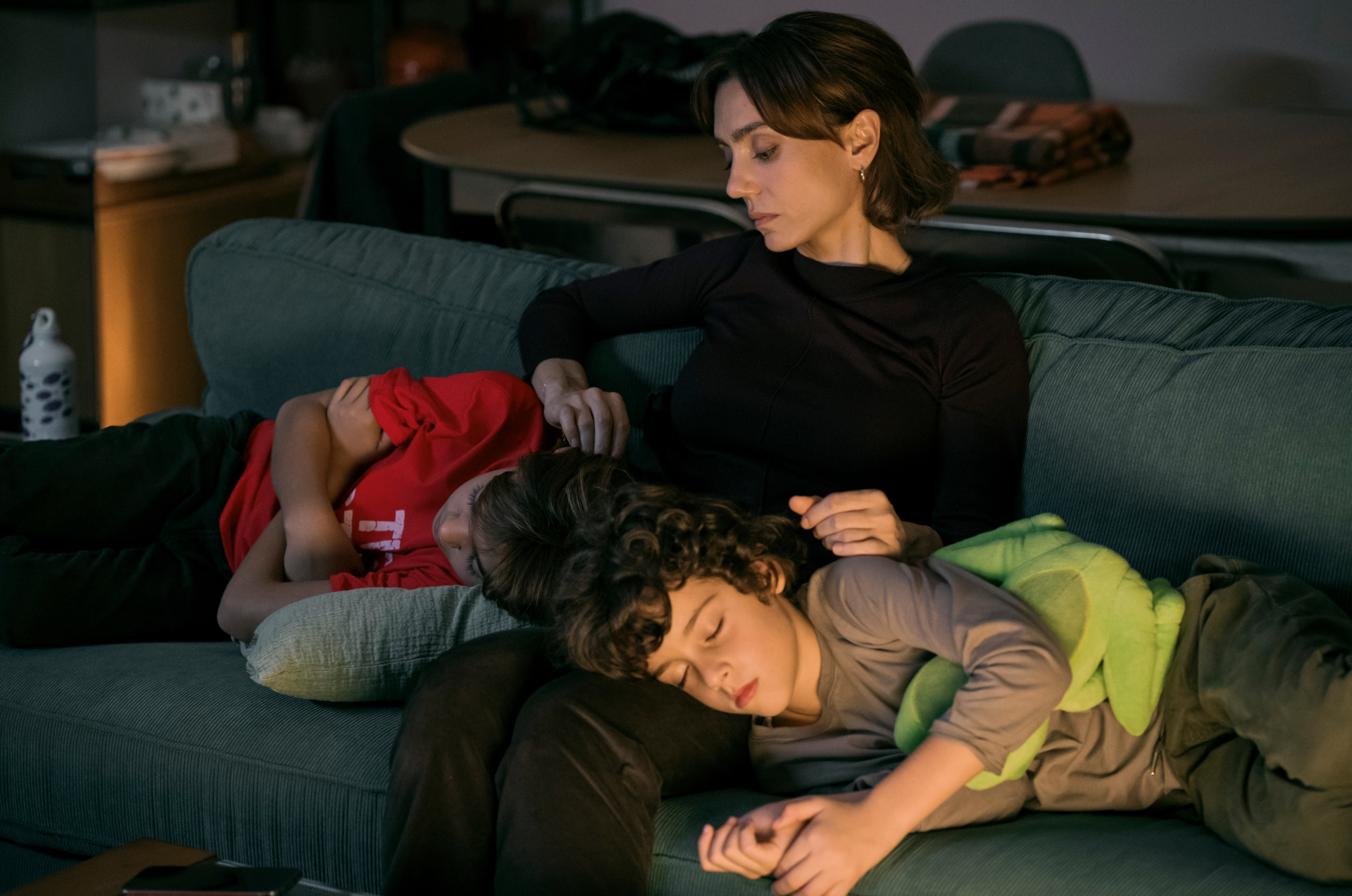 Una scena della serie tv Storia della mia famiglia. 