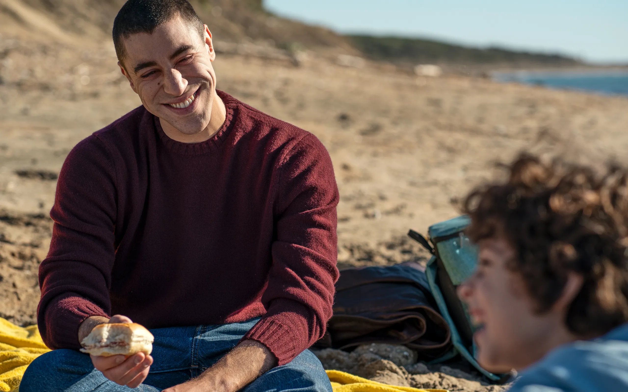 Eduardo Scarpetta nella serie tv Storia della mia famiglia. Fonte: Netflix.