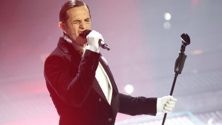 Incoscienti giovani, il significato della canzone di Achille Lauro a Sanremo 2025 Achille Lauro a Sanremo 2025