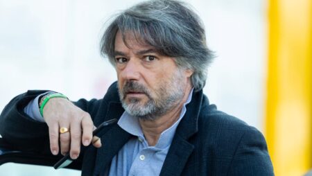 Alberto Rossi è Michele Saviani in Un posto al sole