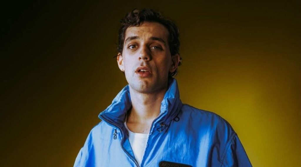 Una foto del cantautore Andrea Brasi, in arte Bresh