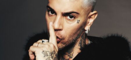 Ascoltate Demoni, il brano di Emis Killa ritirato da Sanremo 2025: “Baci di fentanyl” Emis Killa