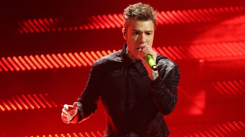 Battito, il brano di Fedez analizzato da uno psicologo: “Riflette una paura ben precisa” Fedez a Sanremo 2025