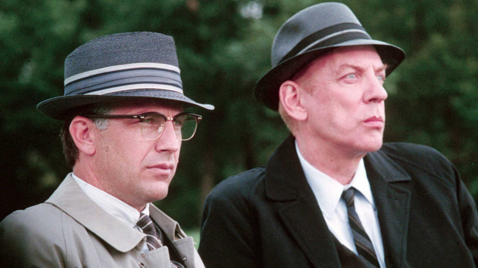 Kevin Costner e Donald Sutherland in JFK - Caso ancora aperto