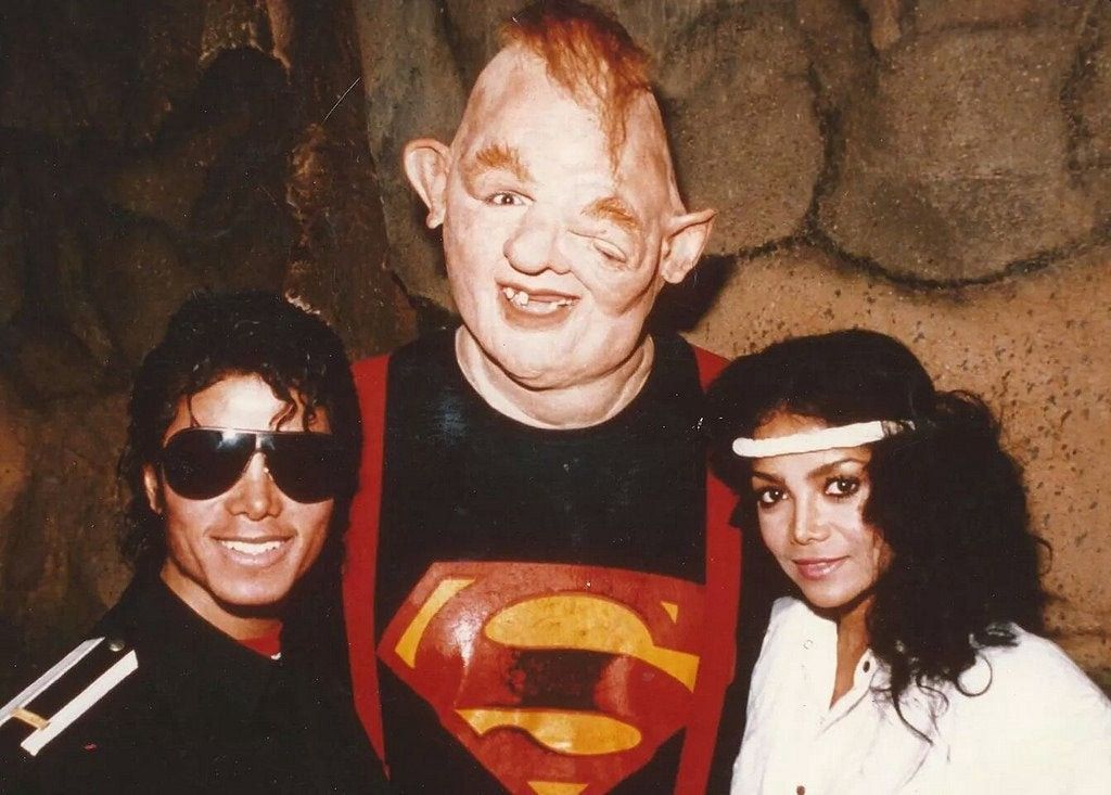 Michael Jackson con Sloth sul set de I Goonies