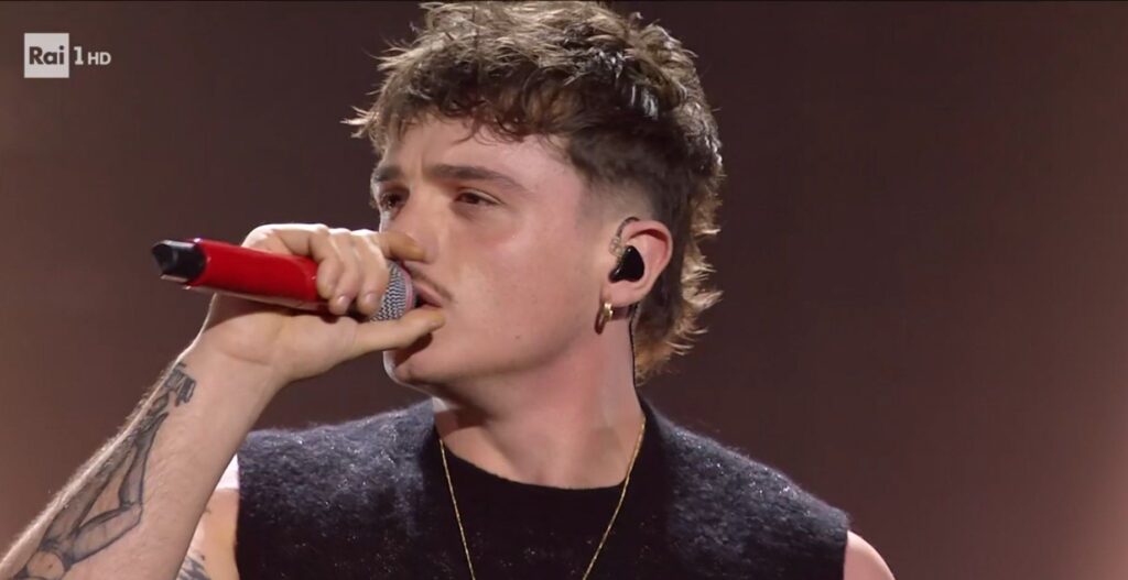 Balorda nostalgia, il significato della canzone di Olly a Sanremo 2025 (dedicata a una ex) Olly a Sanremo 2025