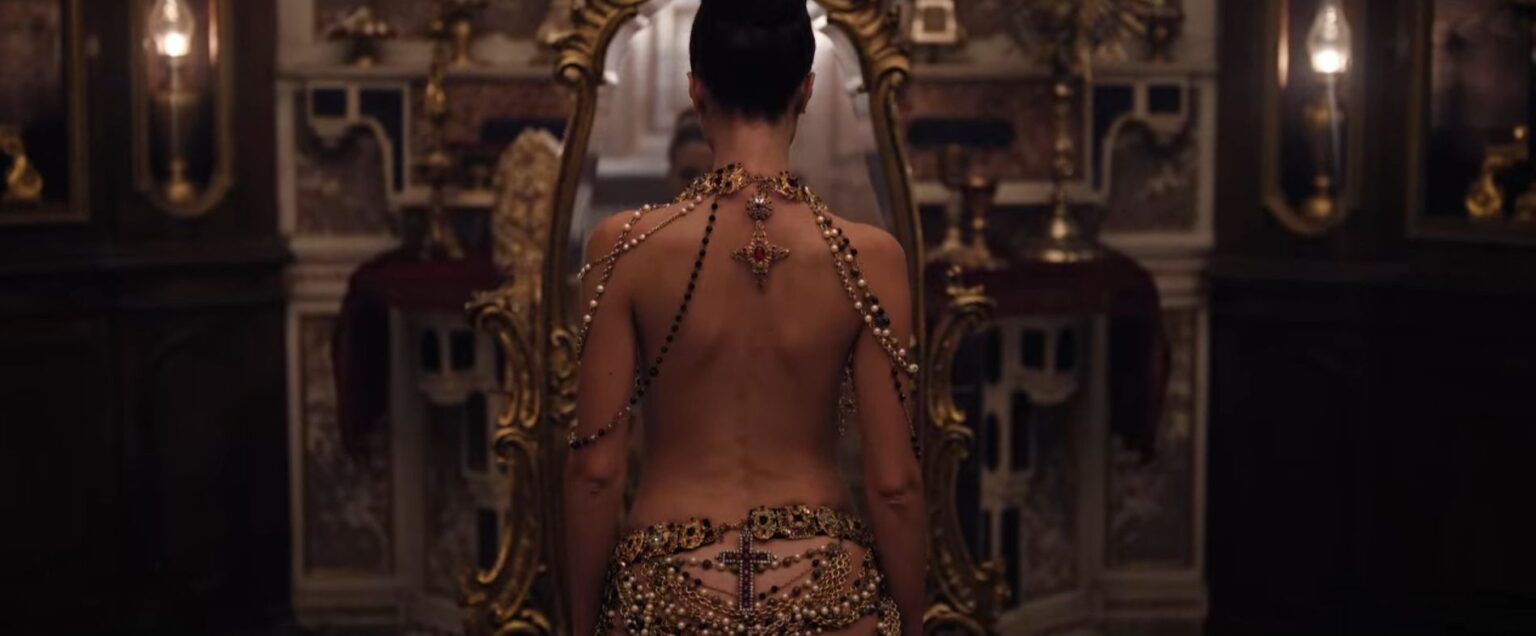 Parthenope, chi sono i personaggi realmente esistiti nel film di Sorrentino Una scena del film Parthenope