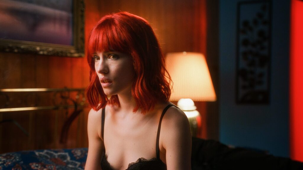 Willa Fitzgerald in una scena di Strange Darling