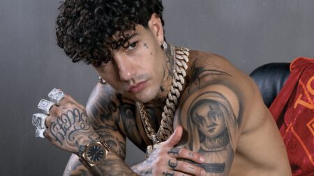 Damme ‘na mano, il significato della canzone di Tony Effe a Sanremo 2025 Tony Effe