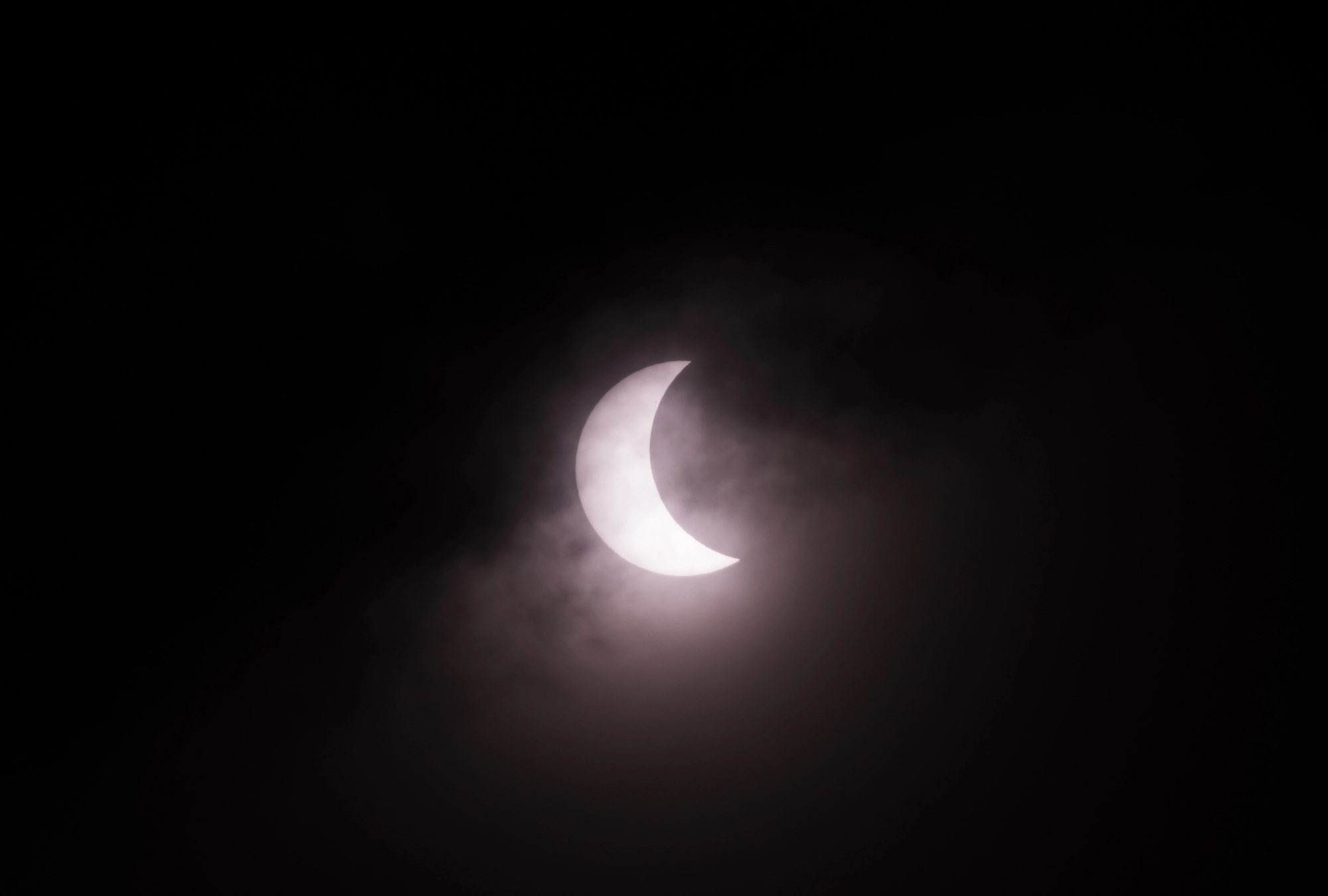 Una eclissi parziale di sole