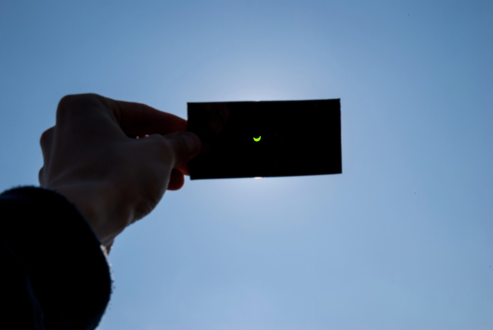 Un filtro per vedere le eclissi di sole