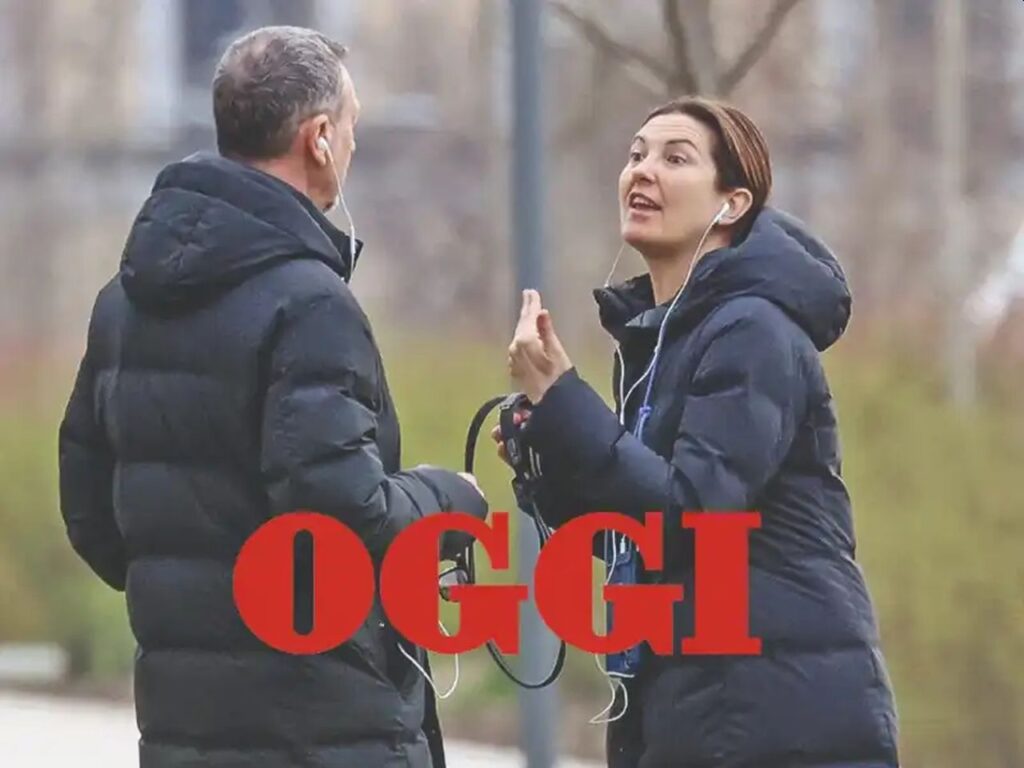 Amadeus in lite con la moglie? La loro risposta al gossip non lascia dubbi (FOTO) Amadeus e sua moglie paparazzati in un parco a Milano - fonte Oggi