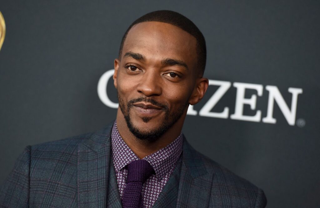 Anthony Mackie svela ai giovani attori la “strategia” degli studios per farli fuori: “Puff, spariscono!” Anthony Mackie
