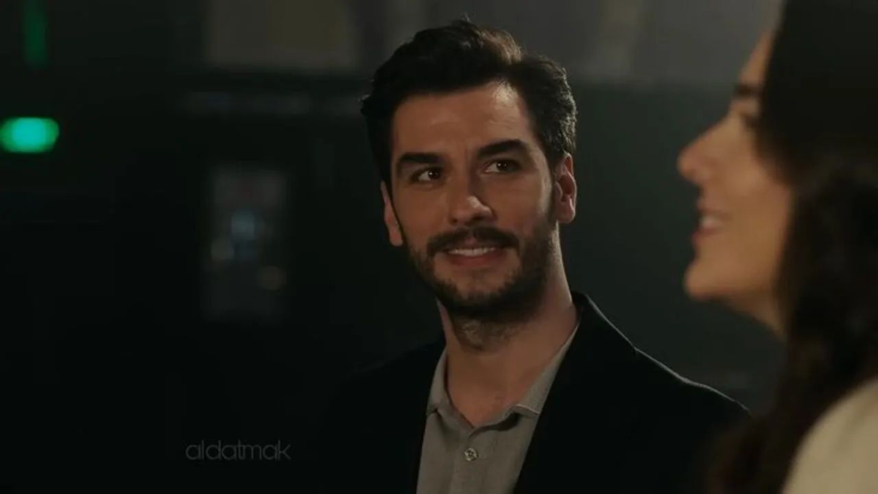 Behram (Aras Aydın) nella soap Tradimento