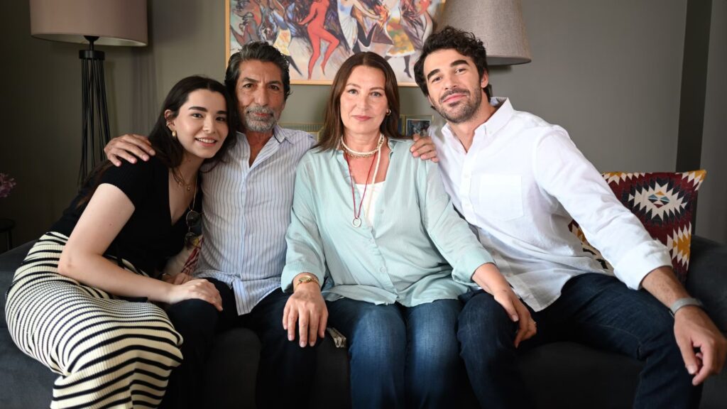 il cast della soap turca Tradimento