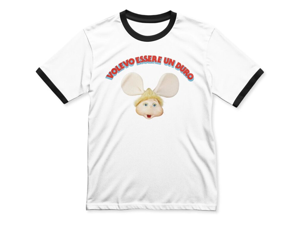 Lucio Corsi, dove acquistare la t-shirt UFFICIALE di Volevo essere un duro, con Topo Gigio La maglietta di Lucio Corsi