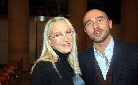Eleonora Giorgi, il figlio Andrea ai funerali: “Guerriera? Un malato non ha armi” Eleonora Giorgi e Andrea Rizzoli