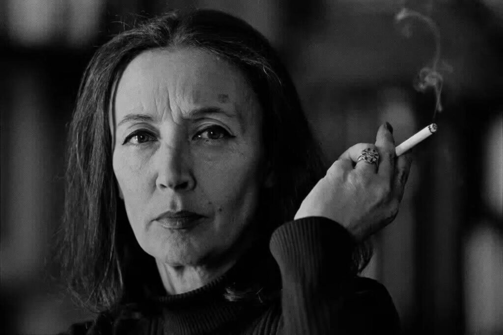 Oriana Fallaci fuma