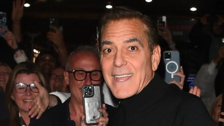 George Clooney capelli scuri