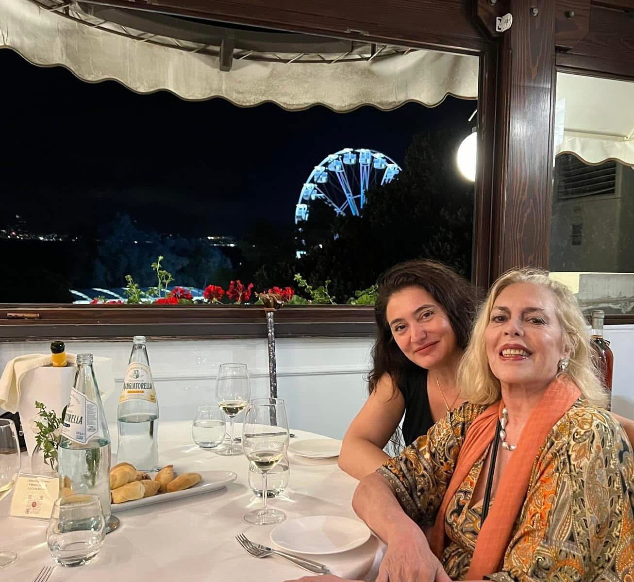 Nadia Cassini con sua figlia Kassandra Voyagis