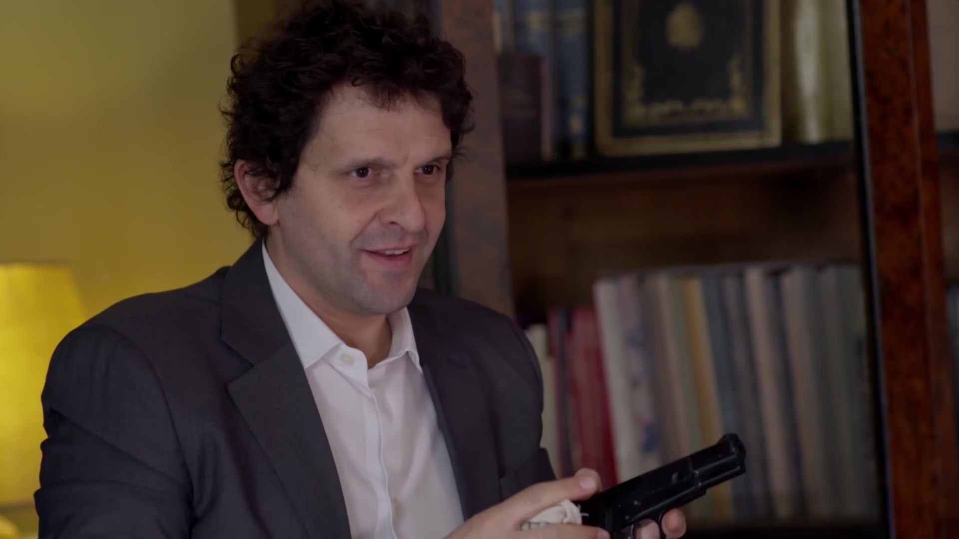 Il dottor Fusco (Marco Mario De Notaris) in Un posto al sole