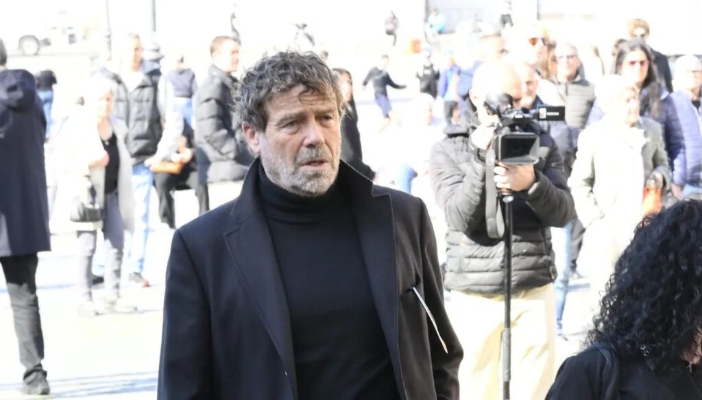 Massimo Ciavarro ai funerali di Eleonora Giorgi