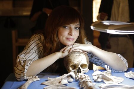 Chi è Costanza Macallè, la protagonista della nuova fiction “gialla” di Rai1 Miriam Dalmazio in Costanza, fiction di Rai1