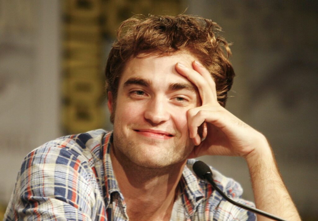 Robert Pattinson ha visto un film horror di recente, che lo ha terrorizzato: “Ho dormito con i coltelli” Robert Pattinson