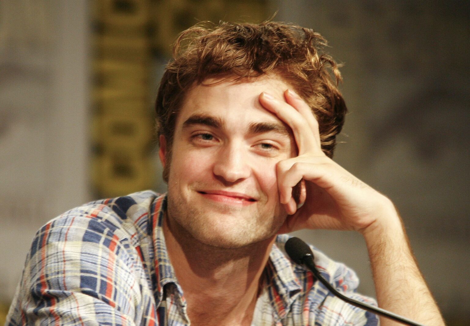 Robert Pattinson ha visto un film horror di recente, che lo ha terrorizzato: “Ho dormito con i coltelli” Robert Pattinson
