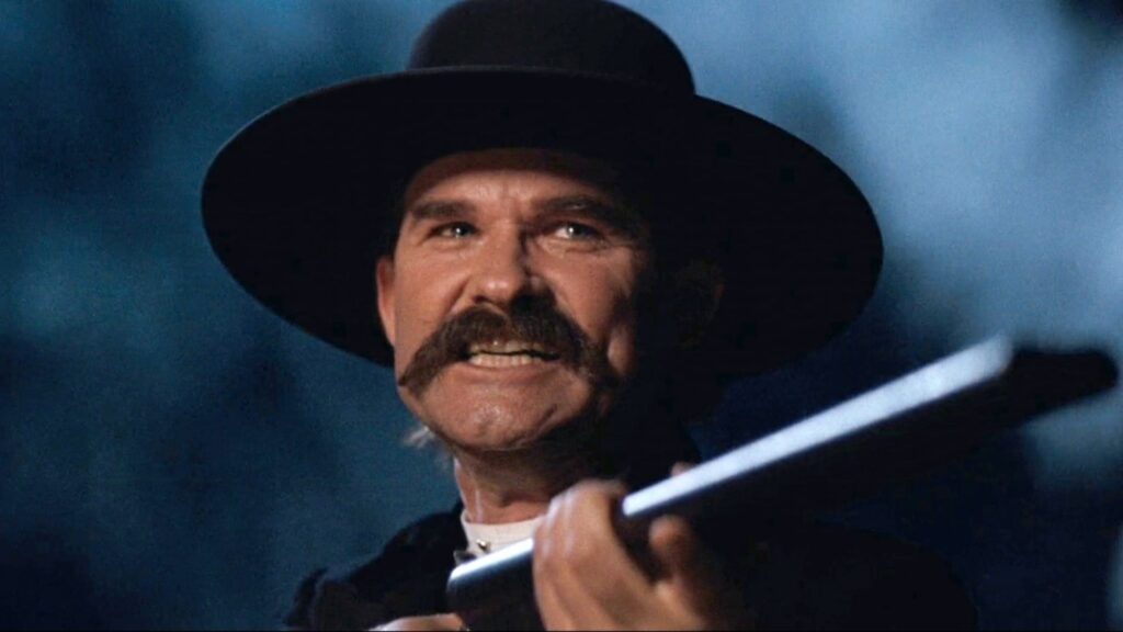 Kurt Russell in una scena di Tombstone