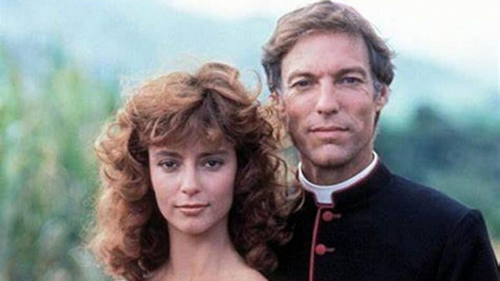 Richard Chamberlain in una scena di Uccelli di Rovo
