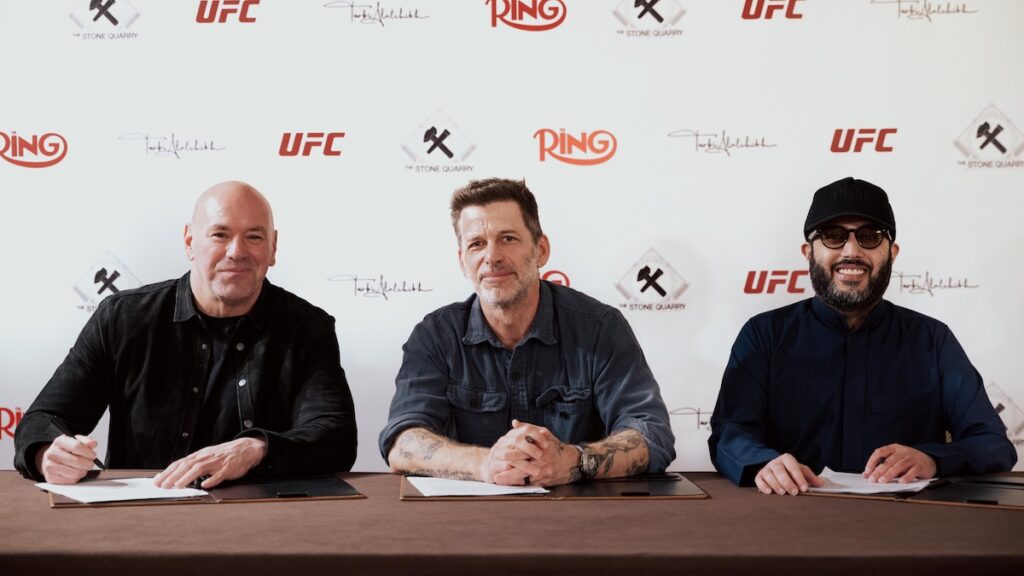 Da sinistra, Dana White, Zack Snyder e Turki Alashikh,