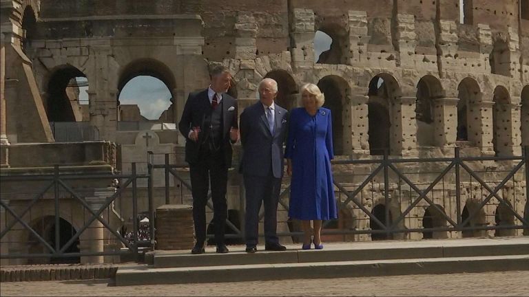Carlo e Camilla al Colosseo [Rainews]