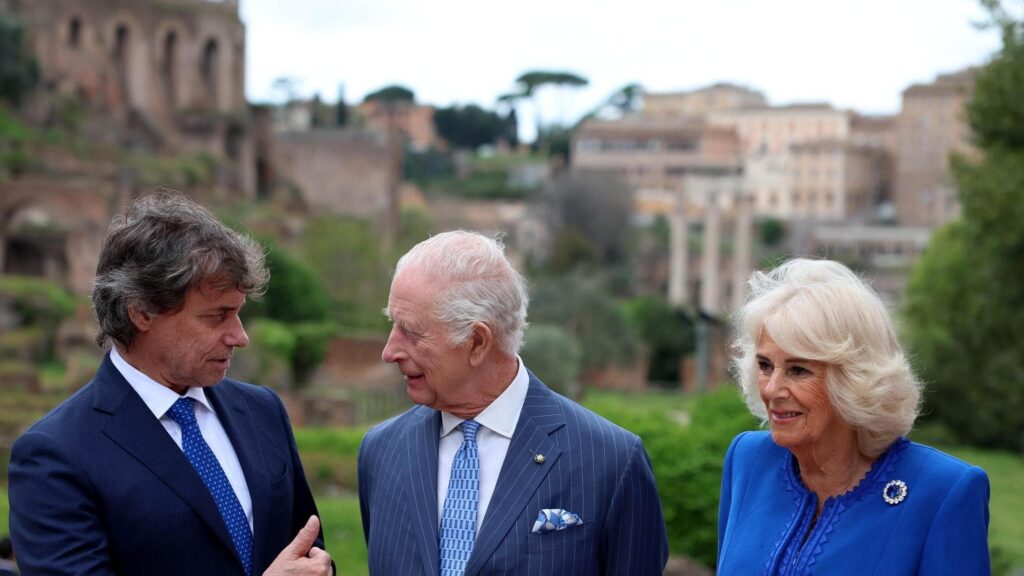 Alberto Angela su Re Carlo e Camilla: “Lui me lo aspettavo diverso” e lei è una sua fan Alberto Angela con Re Carlo e la Regina consorte Camilla