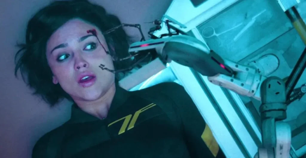 Eiza Gonzales in una scena di Ash, Cenere Mortale - Fonte: RLJE Films & Shudder