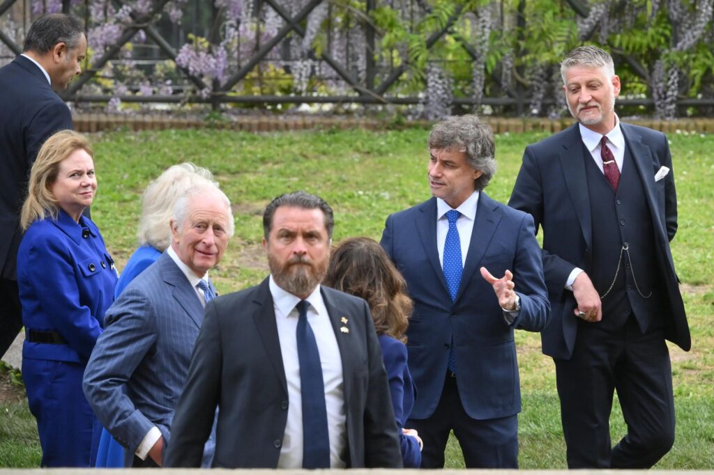 Re Carlo III, la Regina Camilla, Alberto Angela e il ministro Giuli al Colosseo