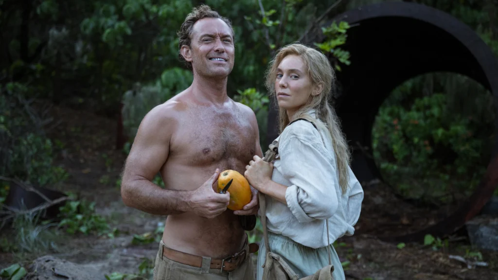 Jude Law e Vanessa Kirby in una scena di Eden