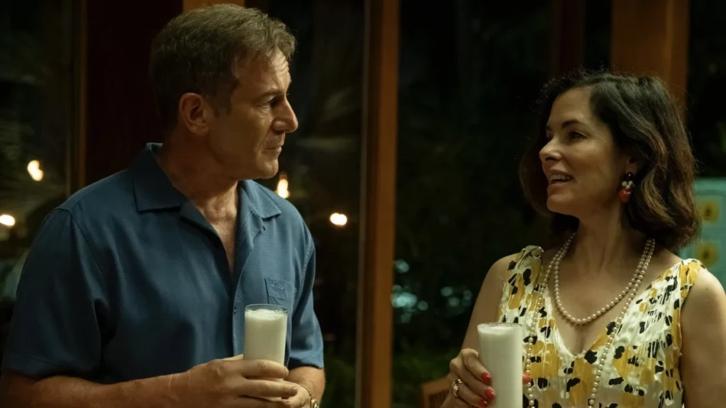 Tim e Victoria nel finale di The White Lotus 3