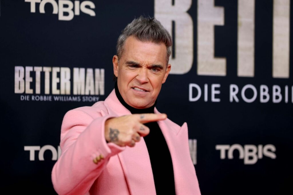 Robbie Williams spiega perché non dovete offendervi se rifiuta un selfie con voi Robbie Williams