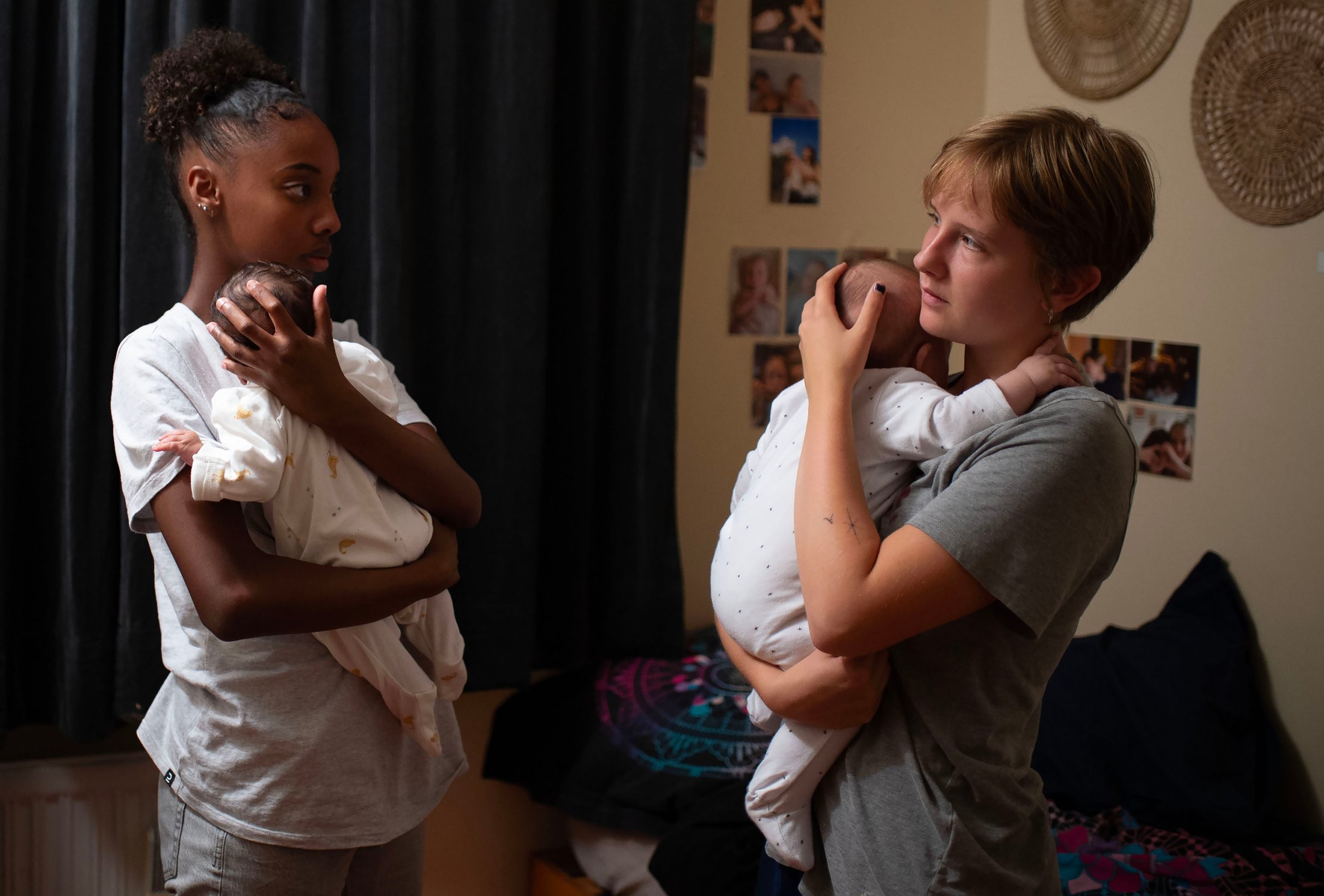 Un'immagine del film Jeunes Mères.