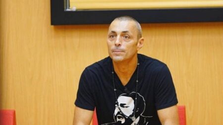 Spiava Alex Britti con un baby monitor: condannata la sua ex compagna – ecco cosa voleva scoprire Alex Britti