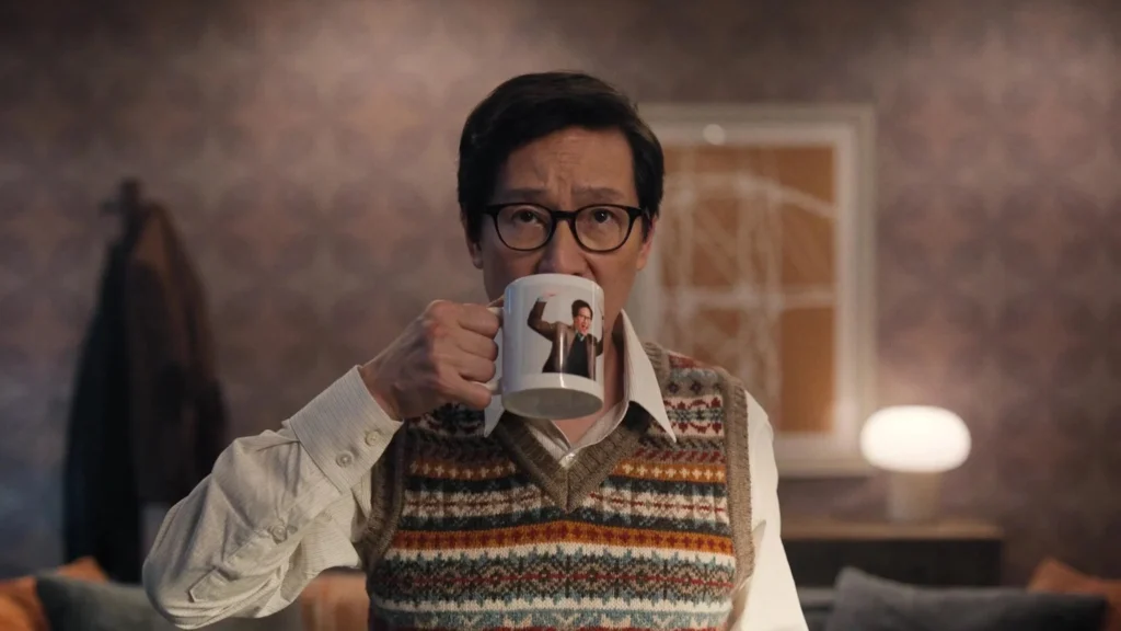 Ke Huy Quan in una scena del film Colpi d'amore