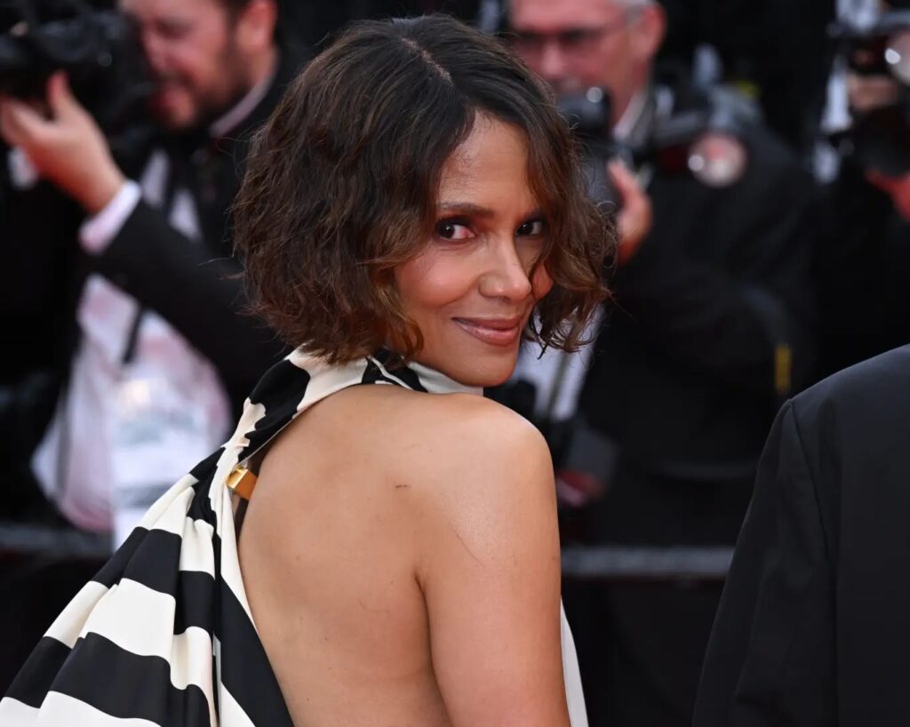 Cannes 2025, Halle Berry costretta a cambiare abito: le regole vietano nudo e abiti ingombranti Halle Berry a Cannes 2025