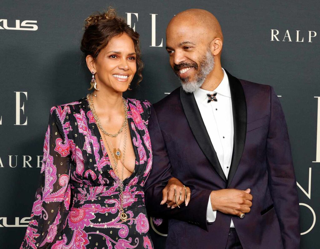 Halle Berry con Van Hunt [People]