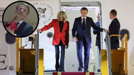 Emmanuel Macron e sua moglie Brigitte arrivano ad Hanoi