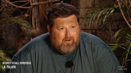 Mario Adinolfi all'Isola dei Famosi 2025